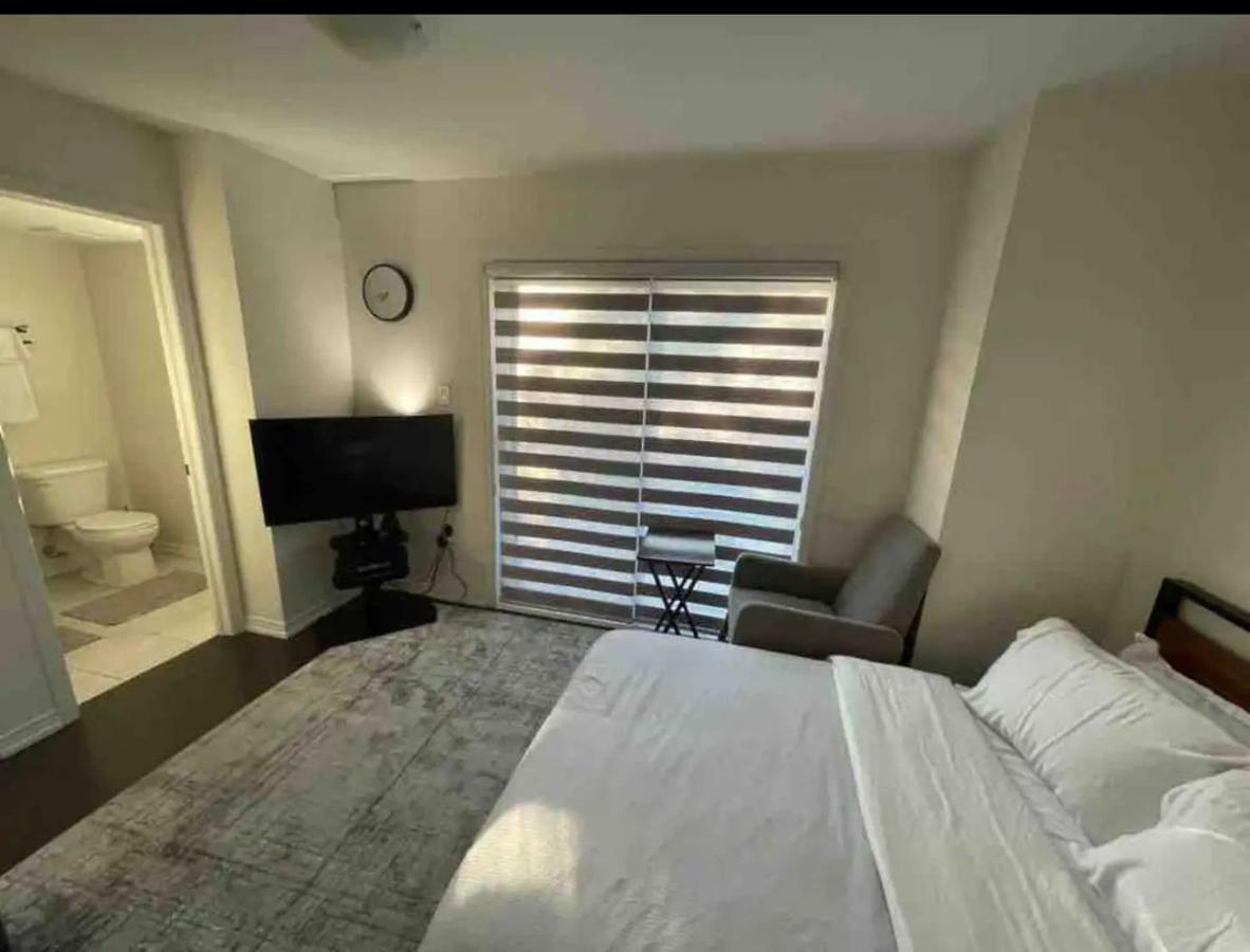 Ensuite Guest Room With Separate Entrance Mississauga Eksteriør billede